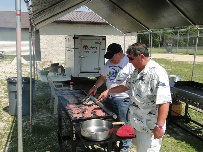 /pictures/CornRoast2014/Image007.jpg