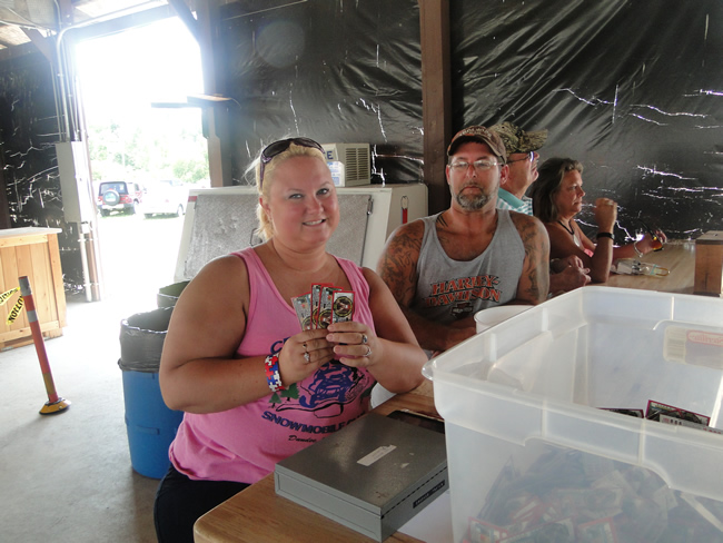 /pictures/CornRoast2014/Image008.jpg