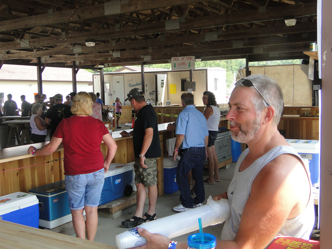 /pictures/CornRoast2014/Image011.jpg