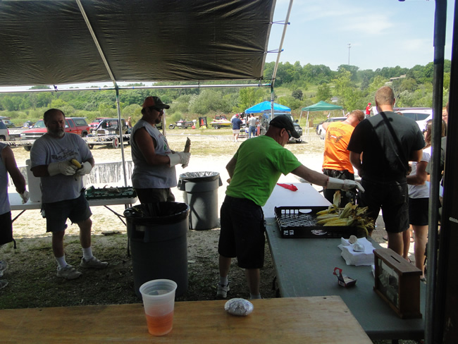 /pictures/CornRoast2014/Image012.jpg