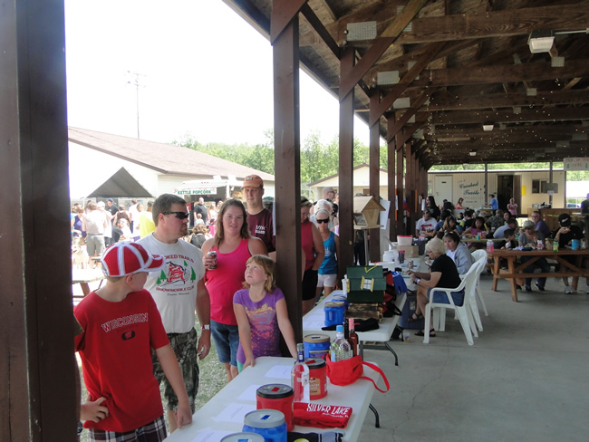 /pictures/CornRoast2014/Image015.jpg