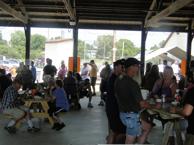 /pictures/CornRoast2014/Image016.jpg