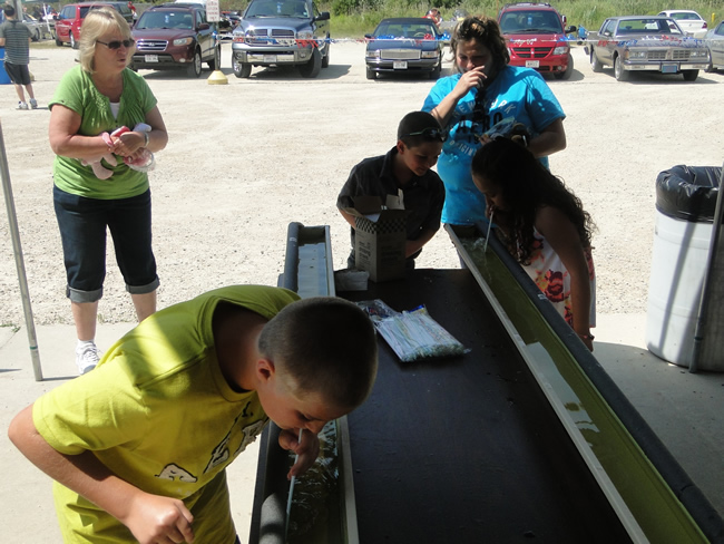/pictures/CornRoast2014/Image019.jpg