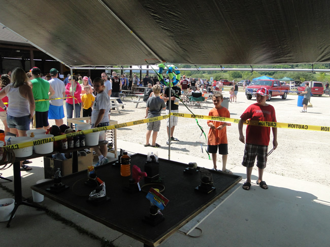 /pictures/CornRoast2014/Image020.jpg