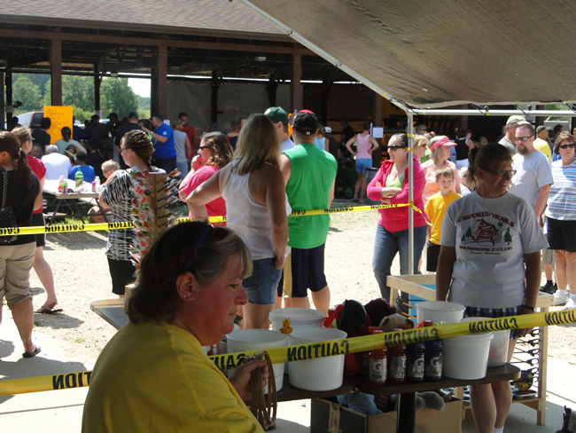 /pictures/CornRoast2014/Image021.jpg