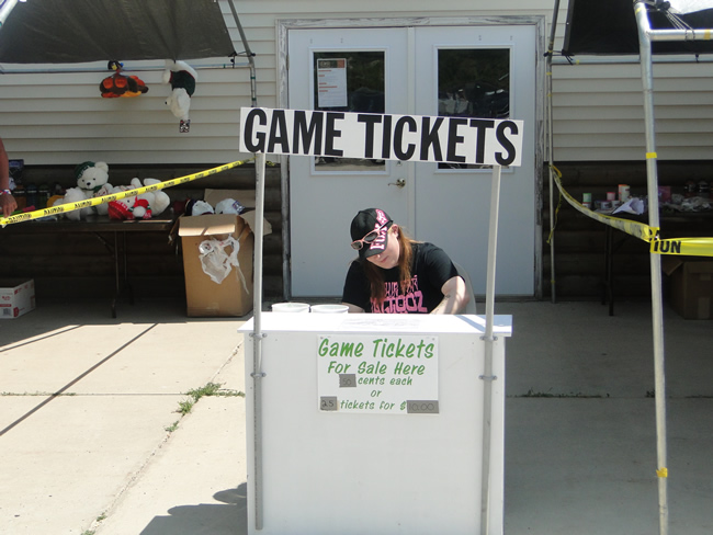 /pictures/CornRoast2014/Image023.jpg