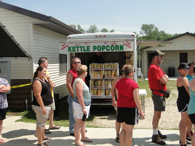 /pictures/CornRoast2014/Image024.jpg