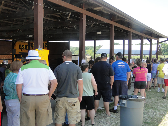 /pictures/CornRoast2014/Image025.jpg