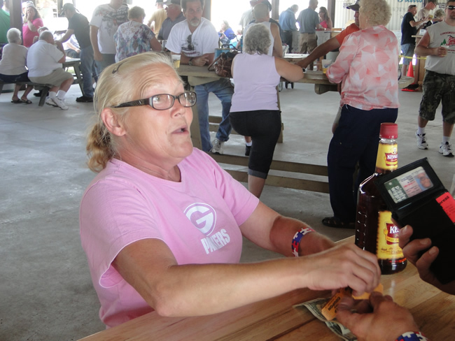 /pictures/CornRoast2014/Image031.jpg
