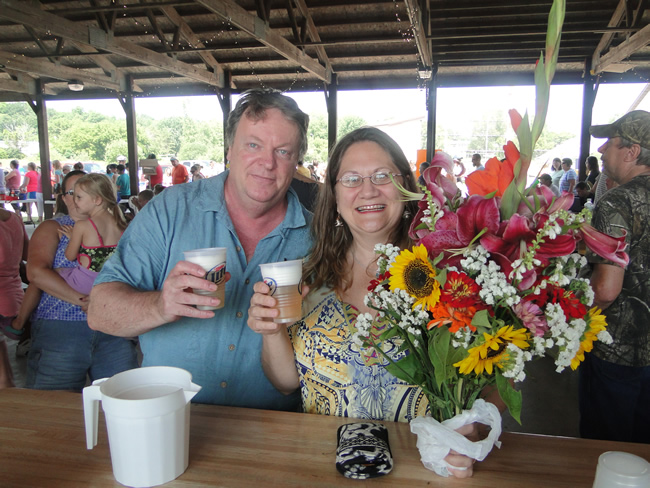 /pictures/CornRoast2014/Image032.jpg
