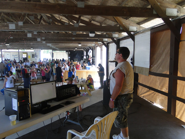 /pictures/CornRoast2014/Image034.jpg