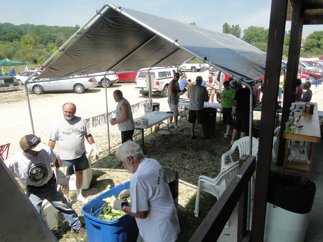 /pictures/CornRoast2014/Image035.jpg