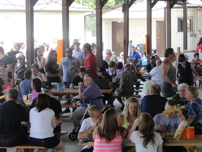 /pictures/CornRoast2014/Image036.jpg