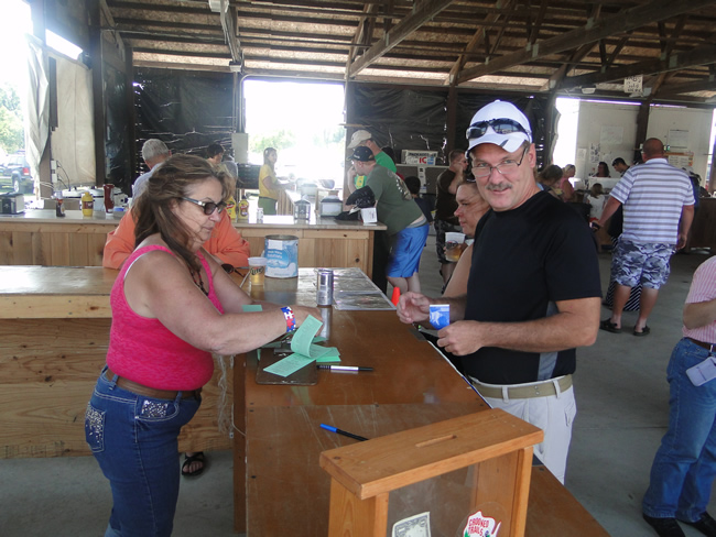 /pictures/CornRoast2014/Image038.jpg