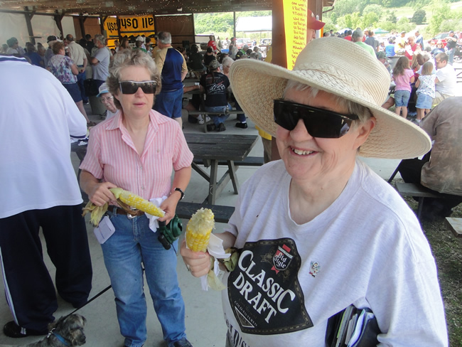 /pictures/CornRoast2014/Image039.jpg