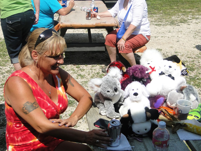 /pictures/CornRoast2014/Image040.jpg