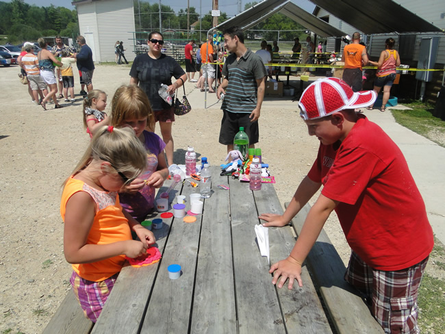 /pictures/CornRoast2014/Image041.jpg