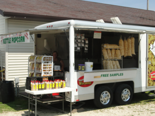/pictures/CornRoast2014/Image042.jpg