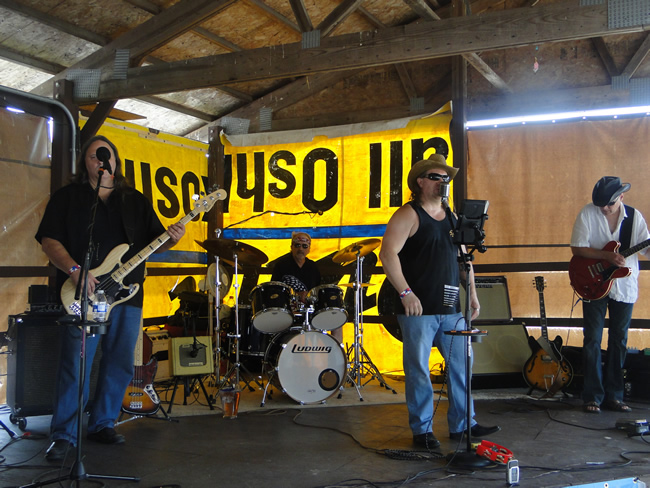 /pictures/CornRoast2014/Image045.jpg