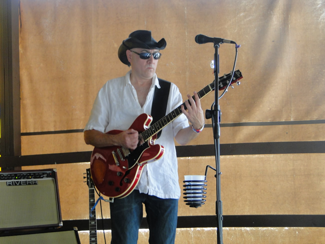 /pictures/CornRoast2014/Image050.jpg