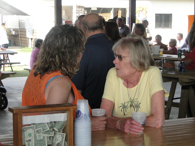 /pictures/CornRoast2014/Image052.jpg