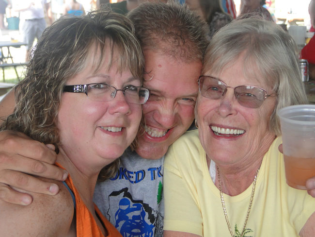 /pictures/CornRoast2014/Image055.jpg