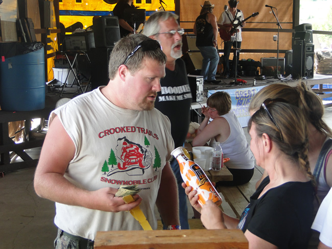 /pictures/CornRoast2014/Image056.jpg