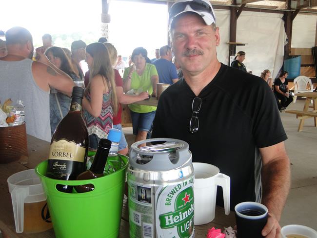 /pictures/CornRoast2014/Image065.jpg