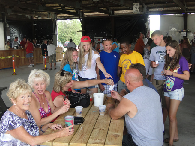 /pictures/CornRoast2014/Image068.jpg