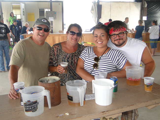 /pictures/CornRoast2014/Image070.jpg