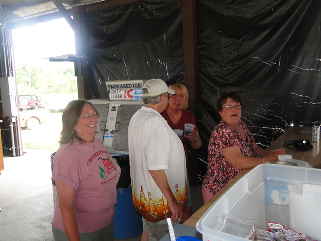 /pictures/CornRoast2014/Image076.jpg