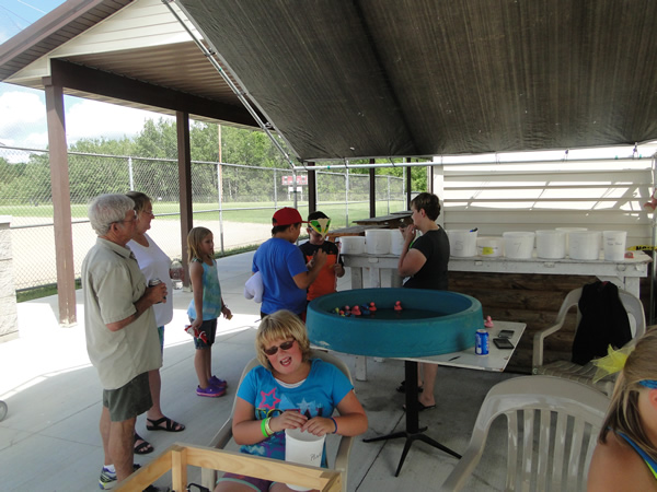 /pictures/CornRoast2016/DSC04935.jpg