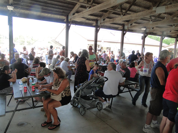/pictures/CornRoast2016/DSC04937.jpg