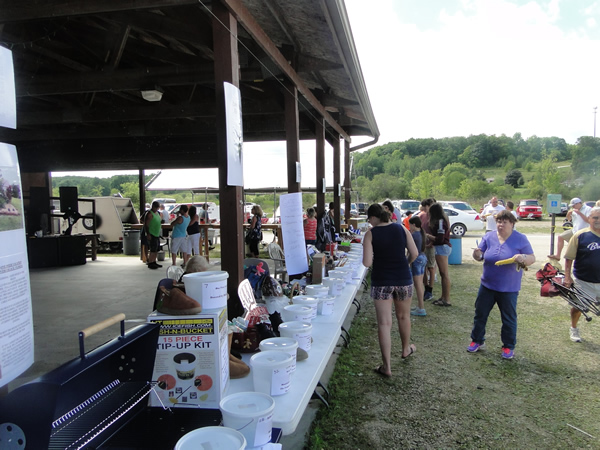 /pictures/CornRoast2016/DSC04938.jpg