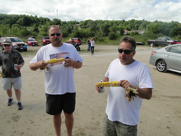 /pictures/CornRoast2016/DSC04940.jpg