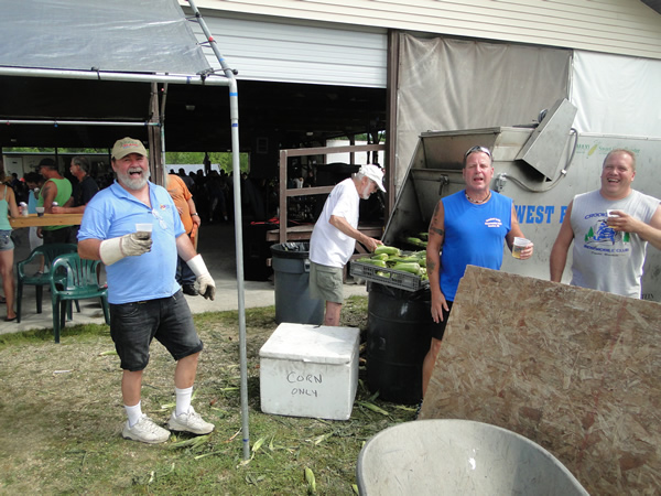 /pictures/CornRoast2016/DSC04943.jpg