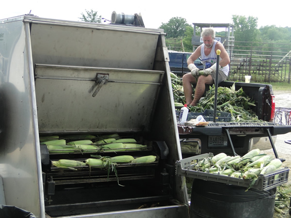 /pictures/CornRoast2016/DSC04945.jpg