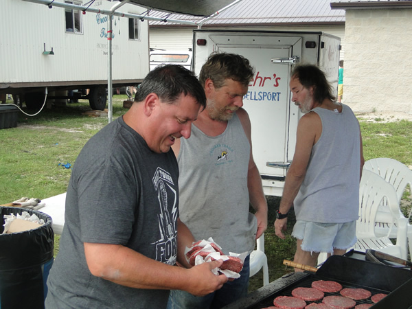 /pictures/CornRoast2016/DSC04950.jpg
