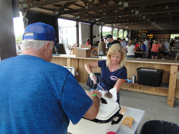 /pictures/CornRoast2016/DSC04951.jpg