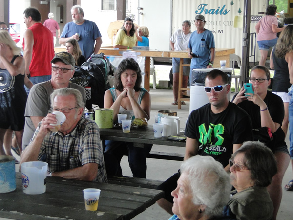 /pictures/CornRoast2016/DSC04975.jpg
