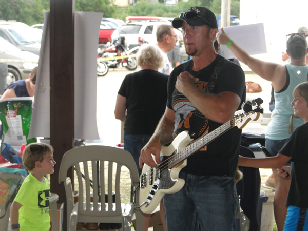 /pictures/CornRoast2016/DSC04979.jpg