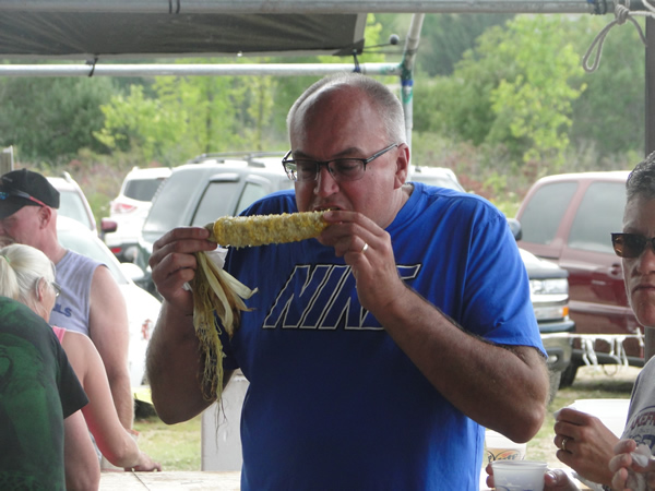 /pictures/CornRoast2016/DSC04980.jpg