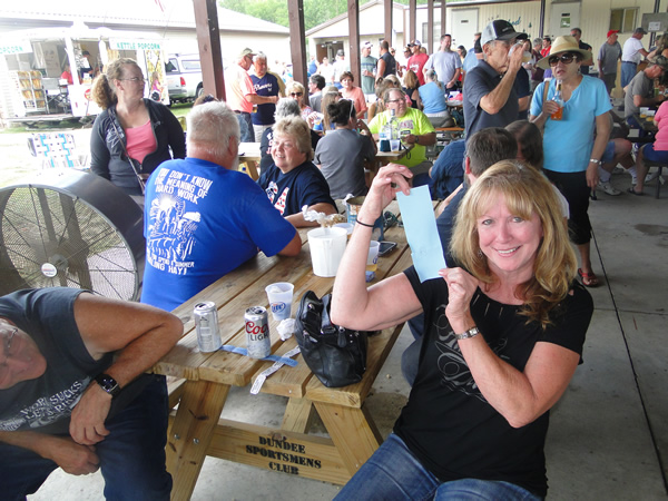 /pictures/CornRoast2016/DSC04982.jpg