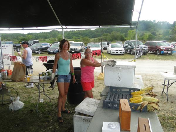 /pictures/CornRoast2016/DSC04985.jpg