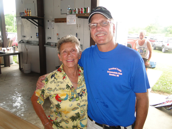 /pictures/CornRoast2016/DSC04988.jpg