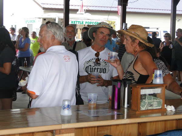 /pictures/CornRoast2016/DSC05001.jpg