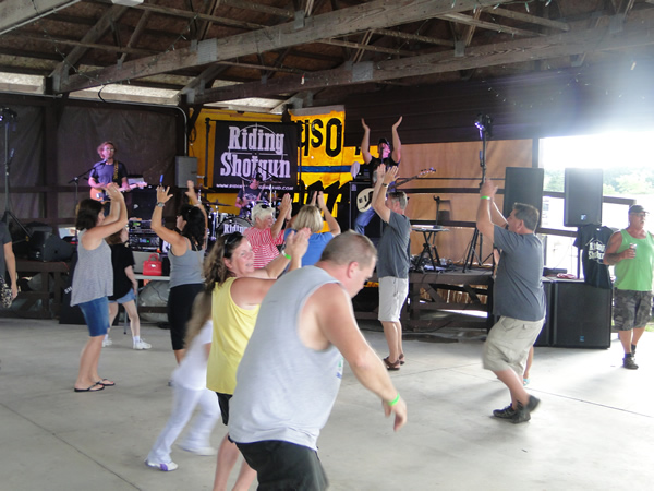 /pictures/CornRoast2016/DSC05006.jpg