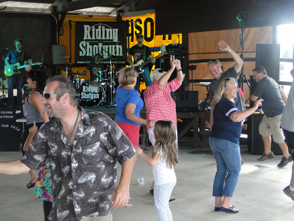 /pictures/CornRoast2016/DSC05009.jpg