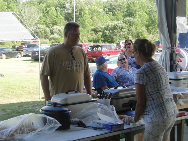 /pictures/CornRoast2016/DSC05019.jpg