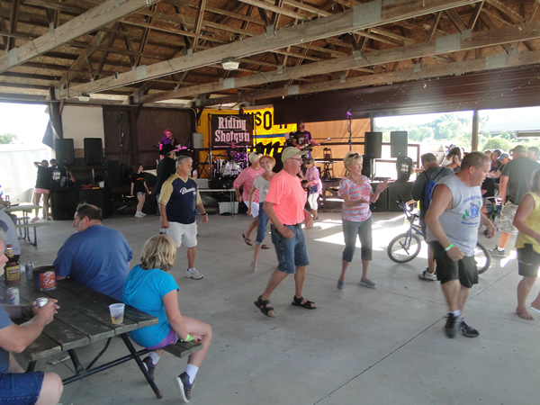 /pictures/CornRoast2016/DSC05021.jpg